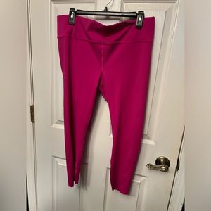 Athleta leggings- Capri length. Worn once -excellent condition. Bright magenta